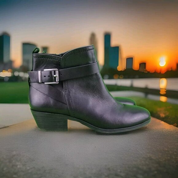 Vince Camuto Shoes - ✅Vince Camuto PEAMER Black Leather Ankle Booties W/Strap Womens 8M Western Style